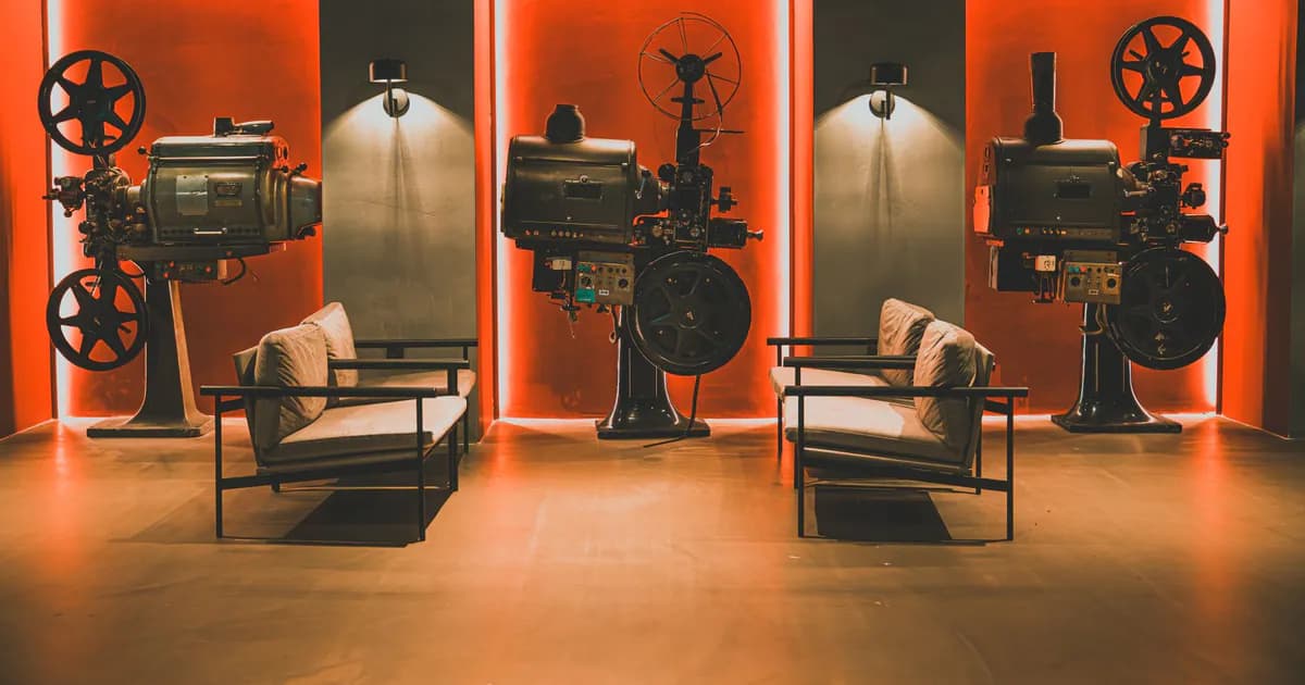 A cozy retro cinema room showcasing vintage film projectors and comfortable seating